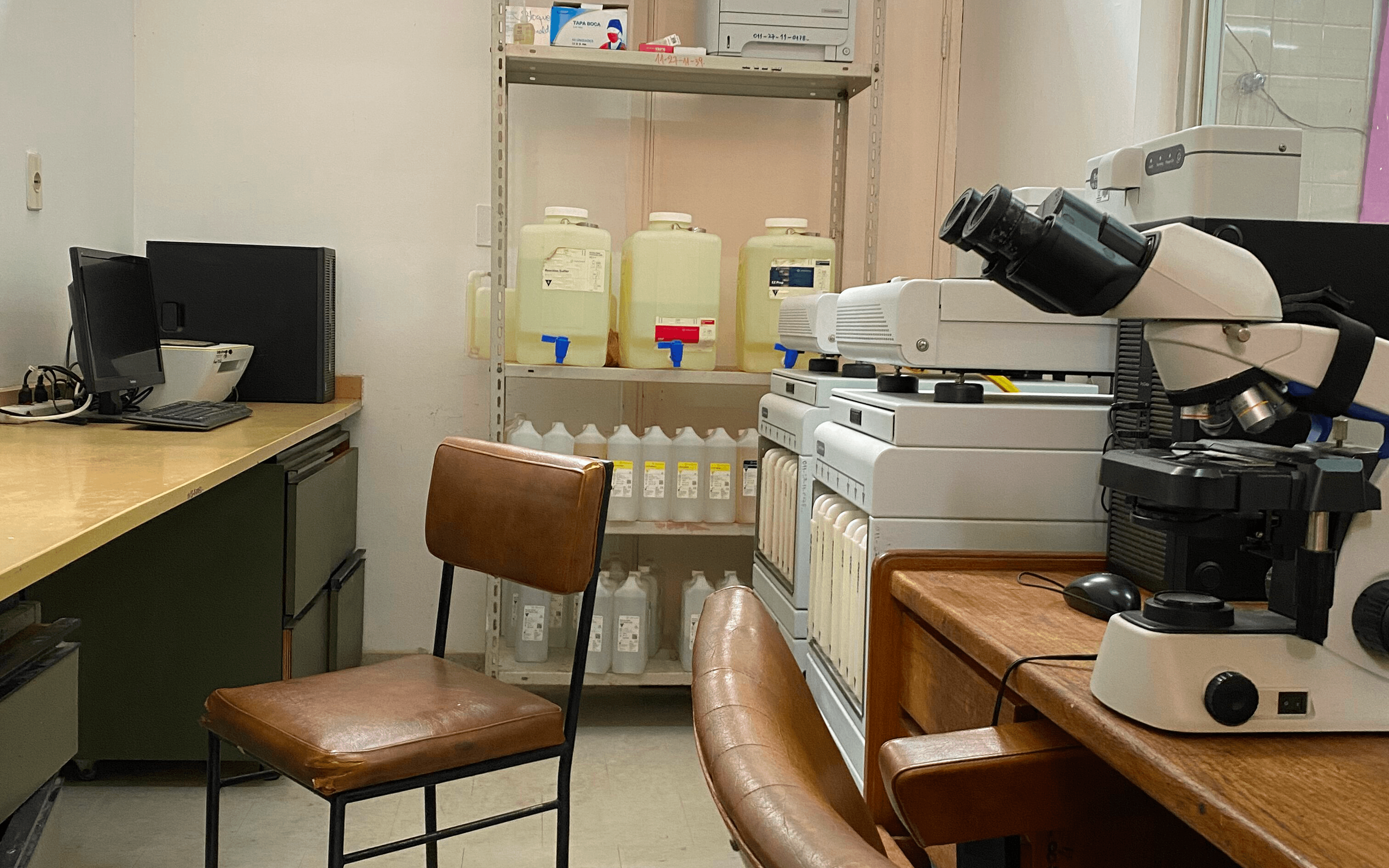 Inside INCAN's pathology department, where reporting relied on paper processes and limited computer resources.